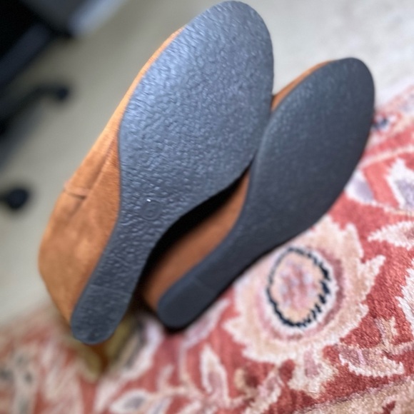 Merona brown suede boots size 8. They fall just below the knee in height. - Picture 5 of 12